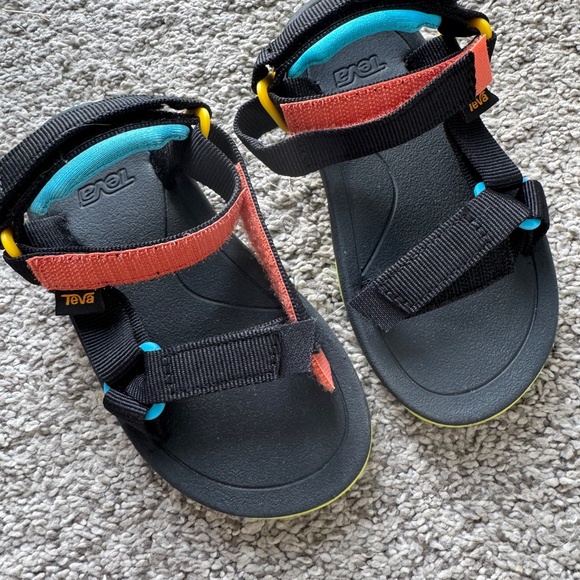 TEVA sandals - Picture 2 of 5